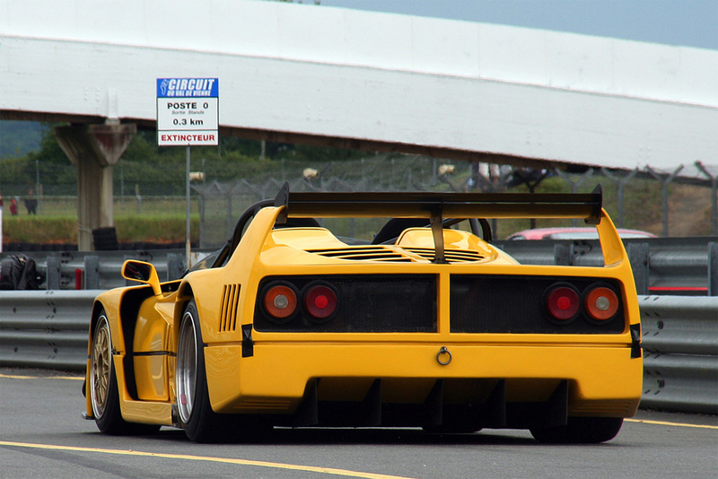Illustration for article titled The Story Of The Ferrari F40 LM That Lost Its Top